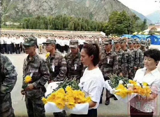 地震灾区的逆行者——记一位默默无闻的抗震英雄郁仲先生