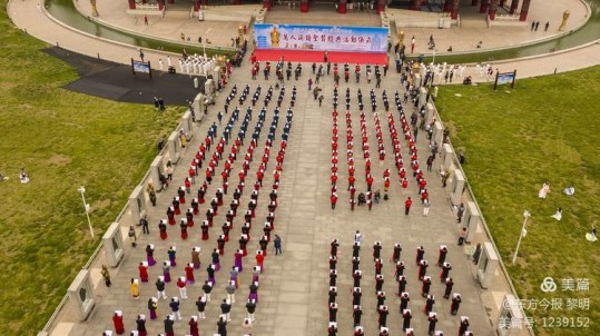 庆祝世界读书日 助力共建书香——河南安阳举行万人诵读圣贤经典活动