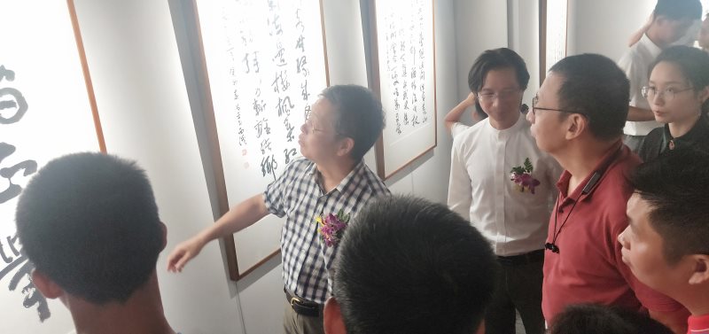 深圳首家社区民办公益美术馆在龙岗平湖禾花社区揭牌